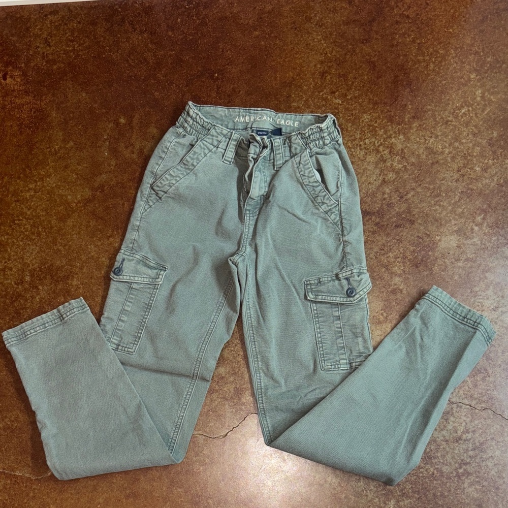 American Eagle Outfitters Women's  Olive Cargo Pants size 000​